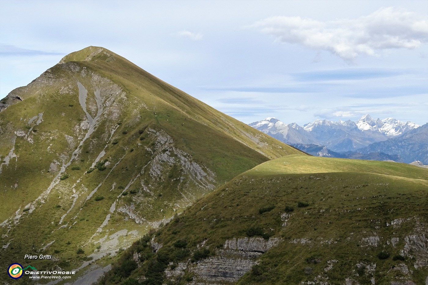 58 Vista indietro verso l'Aralalta discesa da poco.JPG